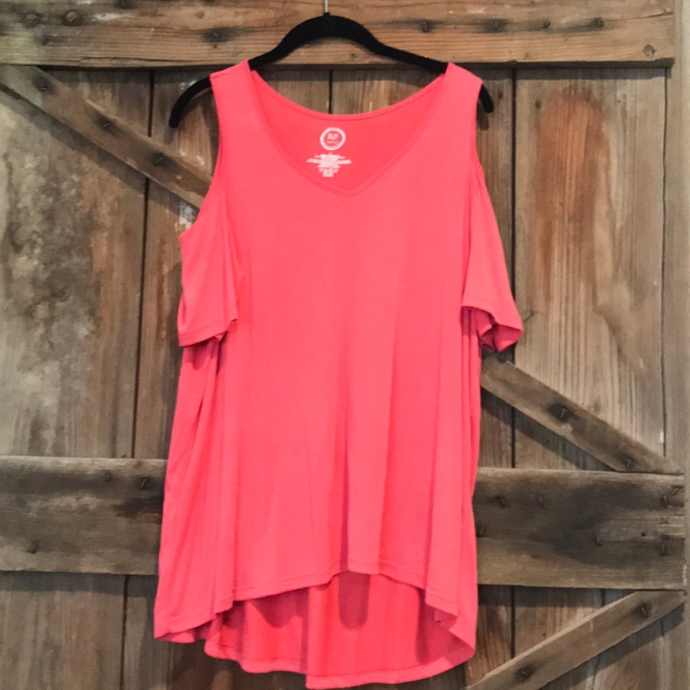 Maurice’s 24/7 cold shoulder tee